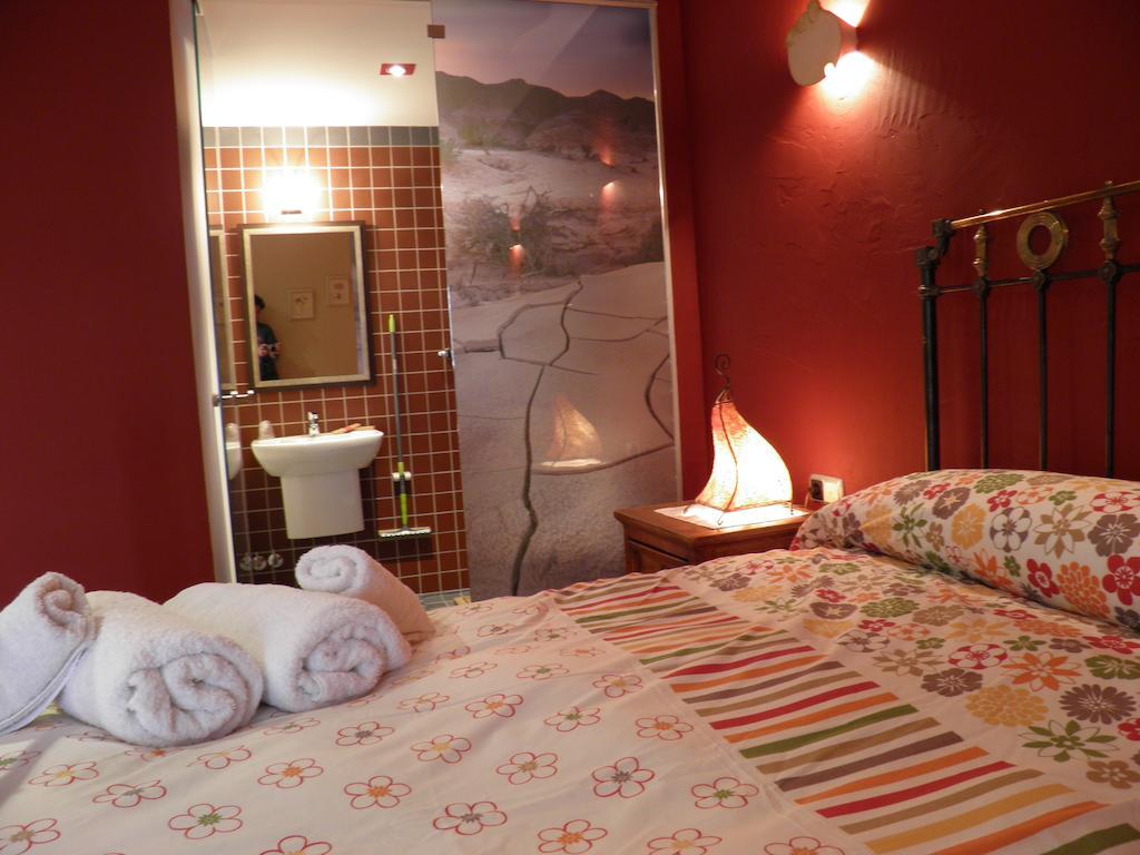 Hostal Rural Txapi Txuri Logis Hotels Murillo el Fruto Room photo